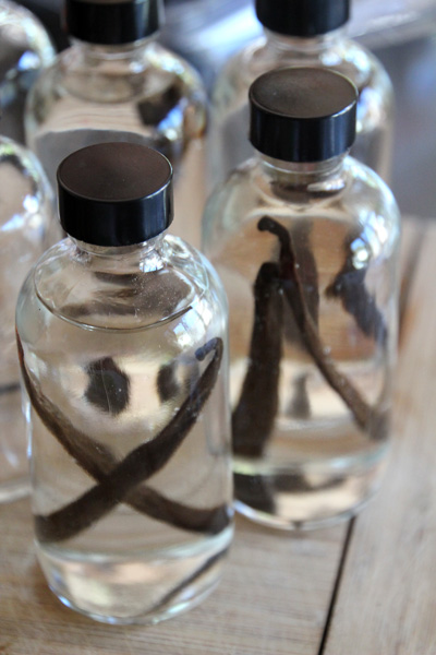 Homemade Vanilla Bean Extract | PepperDesignBlog.com