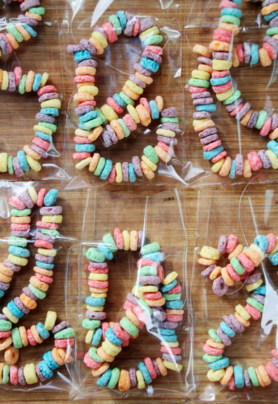 Valentine's Day 'Candy' Necklaces Made with Cereal | PepperDesignBlog.com