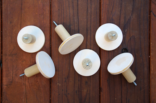 Girls' Room DIY Wooden Circular Wall Hooks | PepperDesignBlog.com