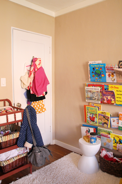 Girls' Room DIY Wooden Circular Wall Hooks | PepperDesignBlog.com