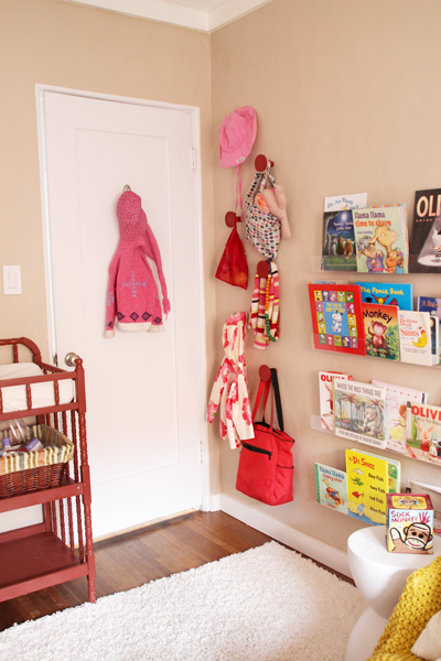 Girls' Room DIY Wooden Circular Wall Hooks | PepperDesignBlog.com