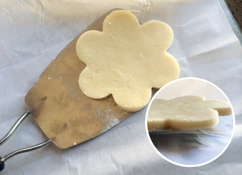 Good Eats: Flower & Bumblebee Sugar Cookies with Royal Icing | PepperDesignBlog.com