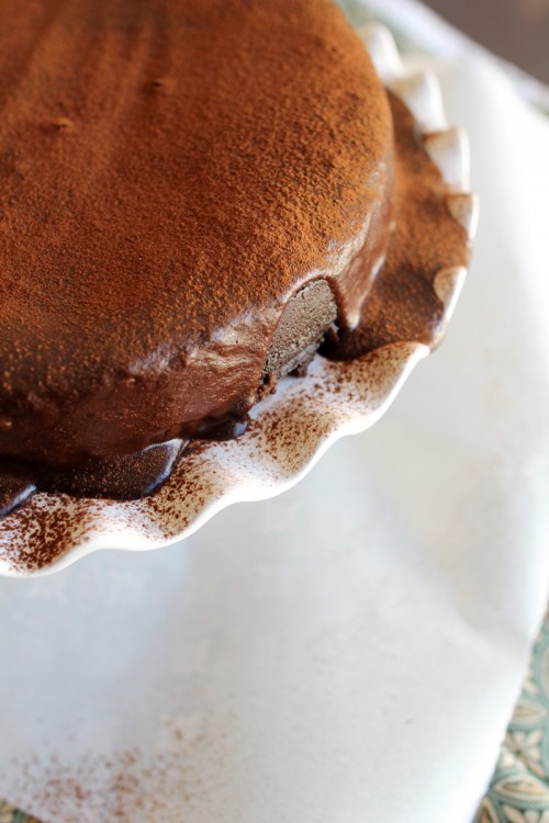 4 Ingredient Flourless & Gooey Chocolate Cake | PepperDesignBlog.com