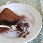 4 Ingredient Flourless & Gooey Chocolate Cake