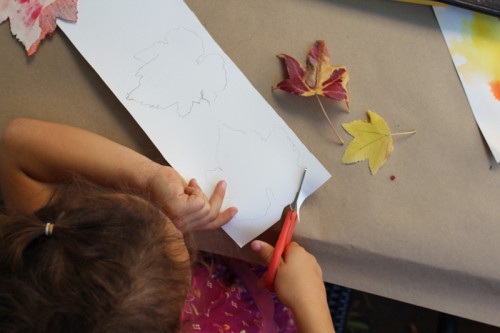 Kid's Thanksgiving Project Idea: Fall Leaves Milk Art & Place Cards | PepperDesignBlog.com