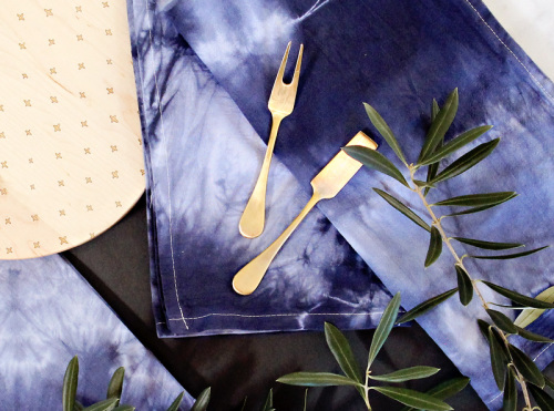 Handmade Gift: Indigo Hand Dyed Tea Towels | PepperDesignBlog.com