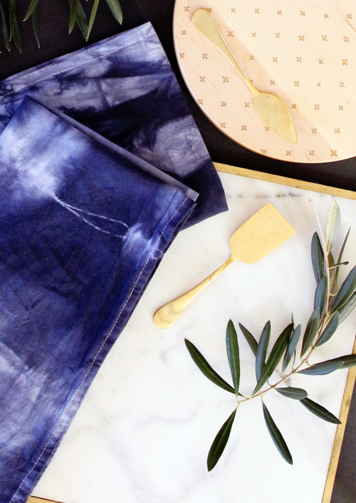 Handmade Gift: Indigo Hand Dyed Tea Towels | PepperDesignBlog.com