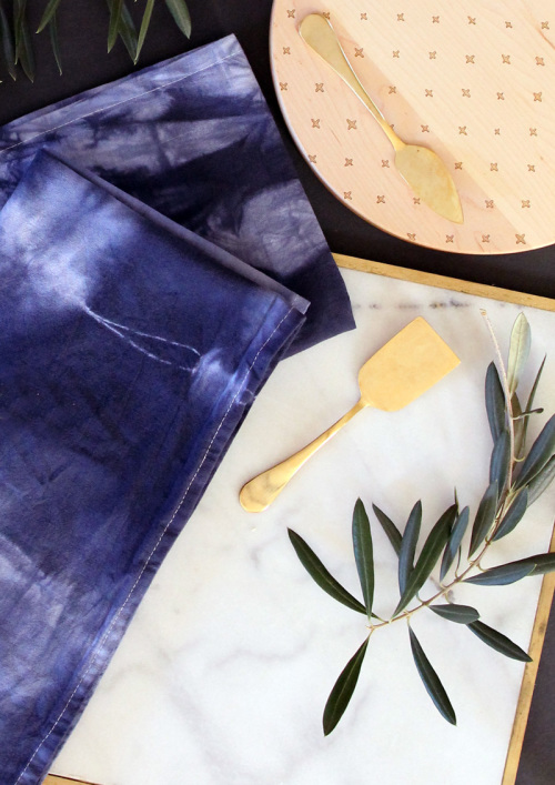 Handmade Gift: Indigo Hand Dyed Tea Towels | PepperDesignBlog.com