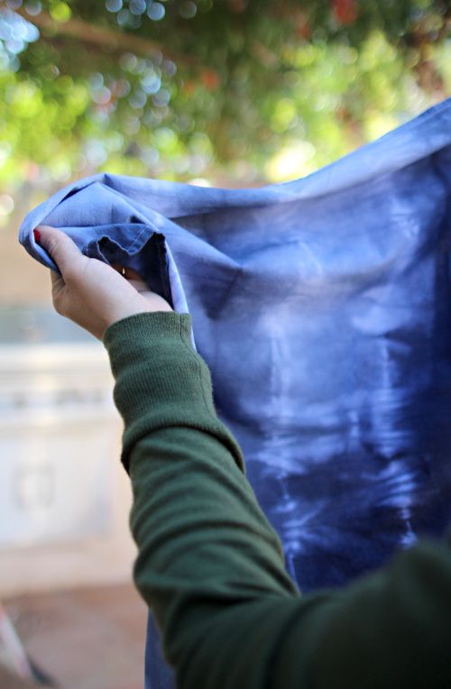 Handmade Gift: Indigo Hand Dyed Tea Towels | PepperDesignBlog.com