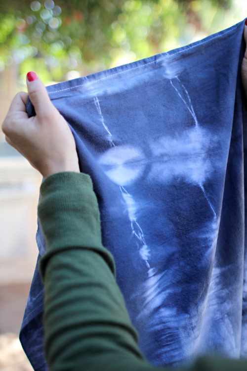 Handmade Gift: Indigo Hand Dyed Tea Towels | PepperDesignBlog.com